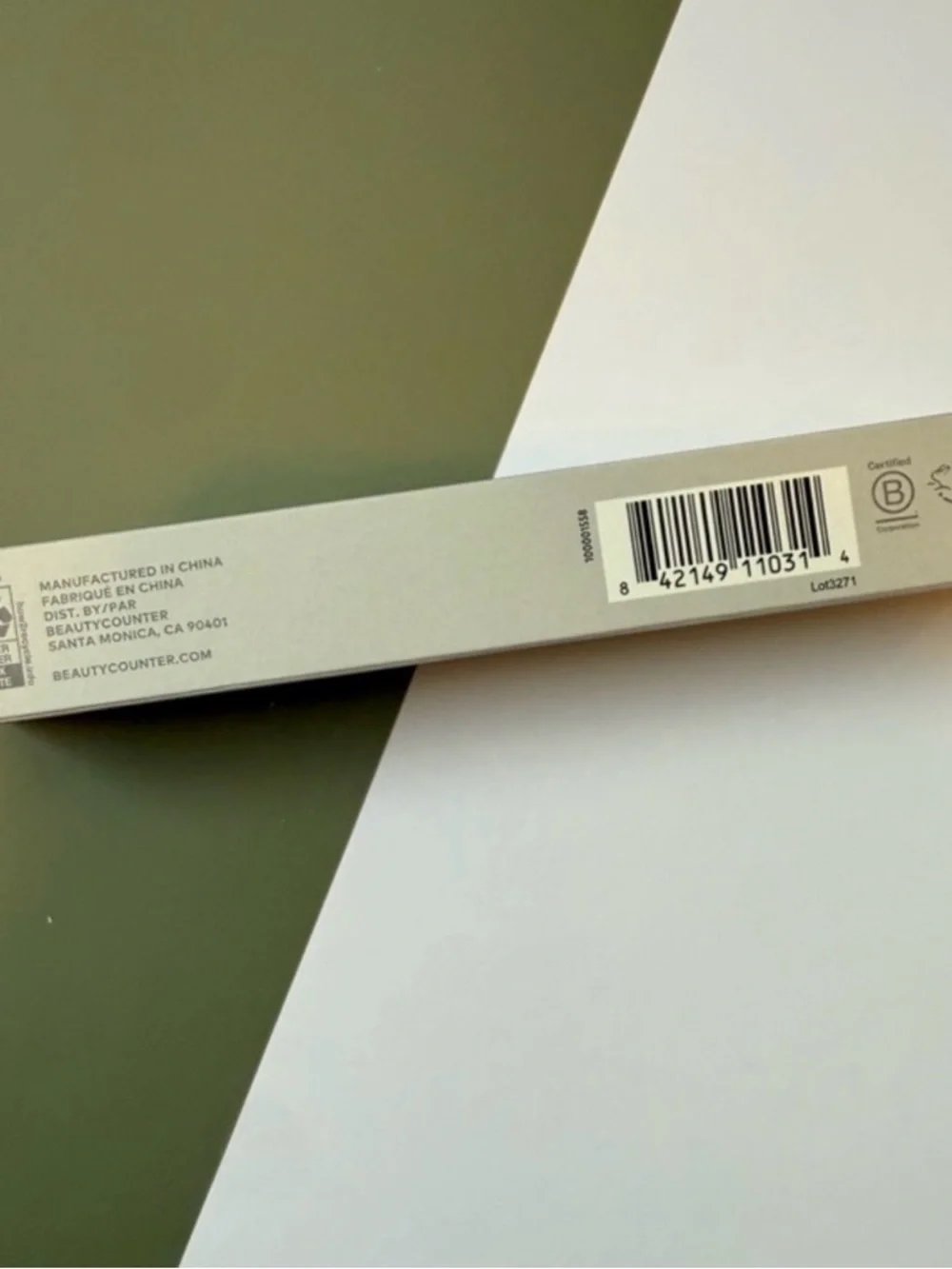 beautycounter Foundation Angled Brush with Gold Handle